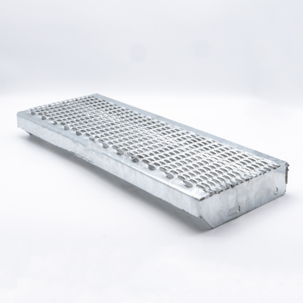 Public Treppenstufe aus Streckmetall - feuerverzinkt, Masche 47x13mm, Brücke 5mm Public Treppenstufe aus Streckmetall - feuerverzinkt, Masche 47x13mm, Brücke 5mm